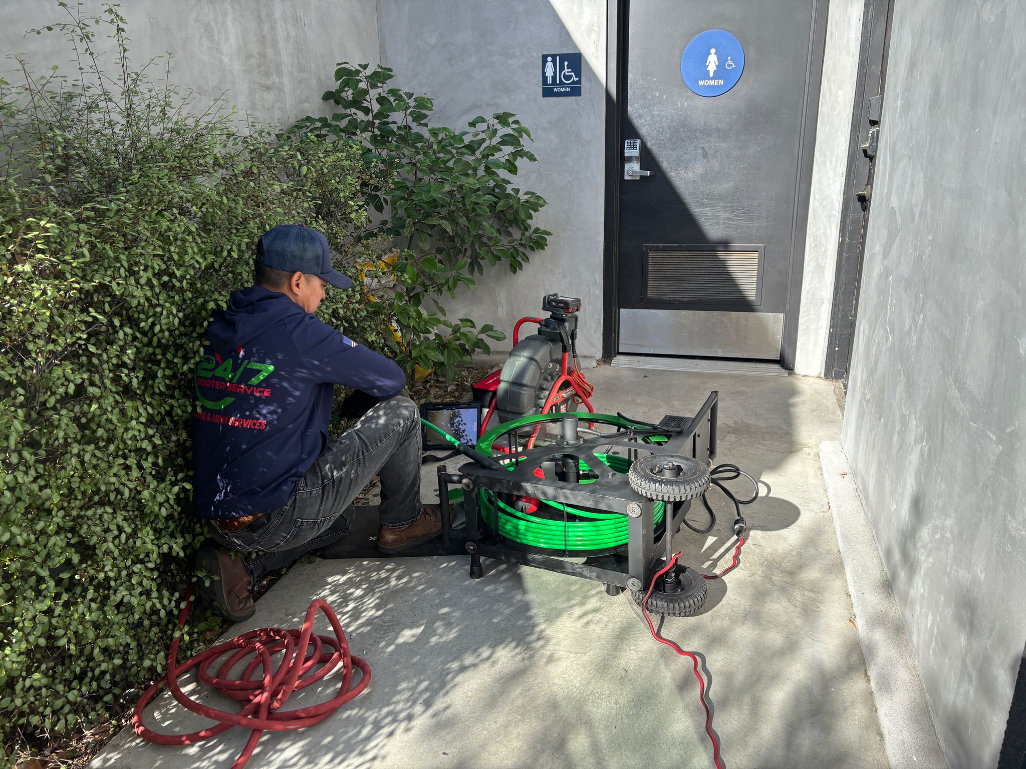 Descaling sewer pipe Burbank CA
