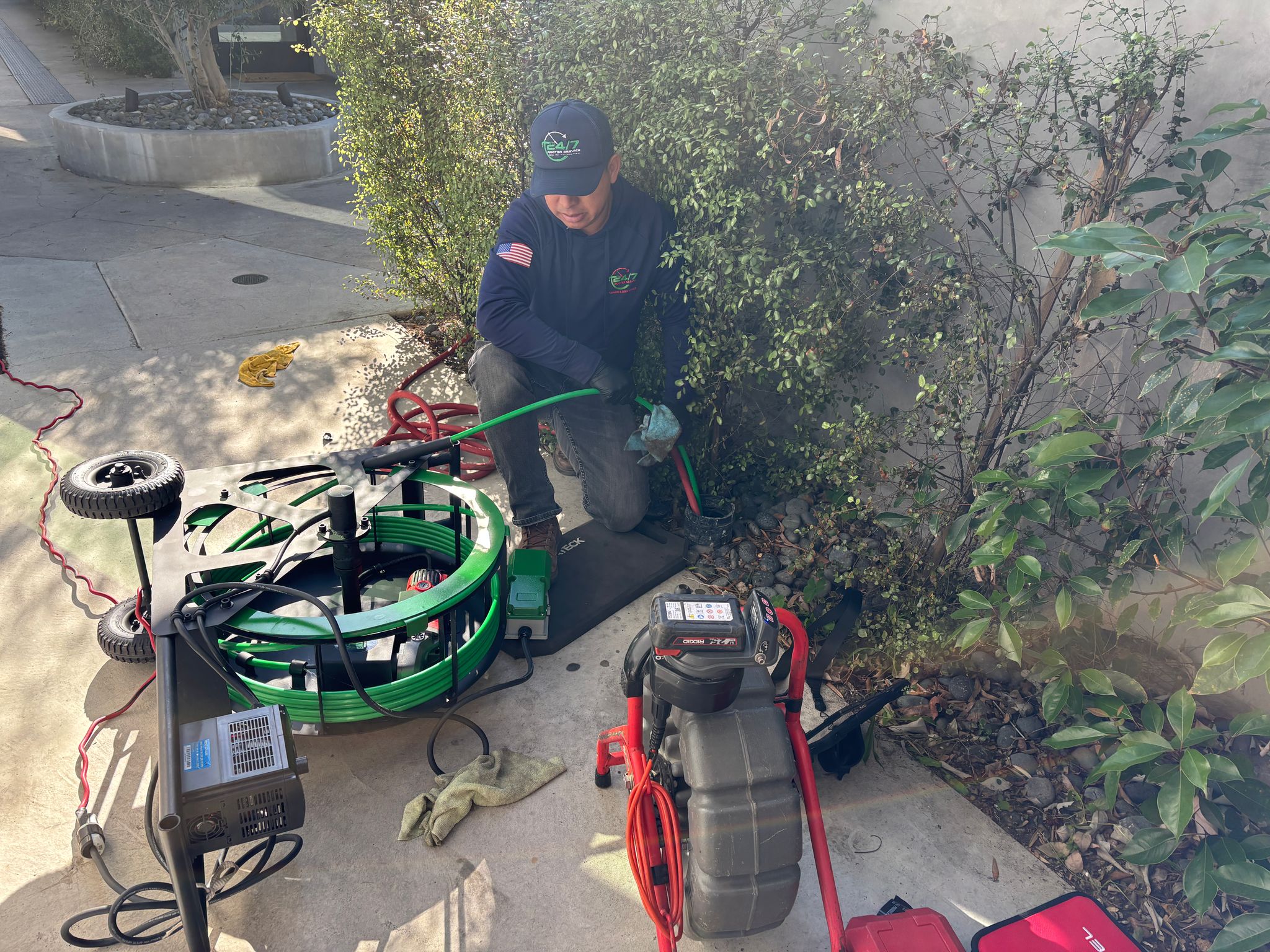 Descaling sewer pipe Burbank CA